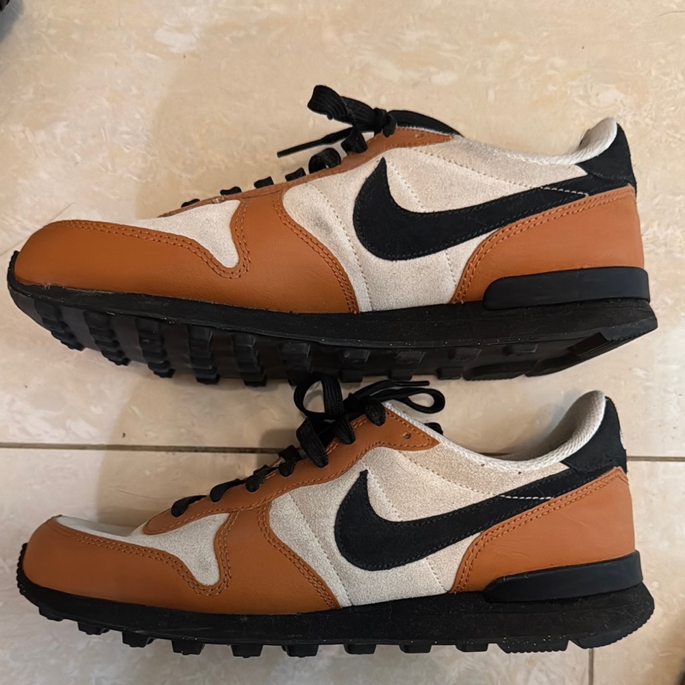Nike Tan and Black Retro-Inspired internationalist Sneakers
